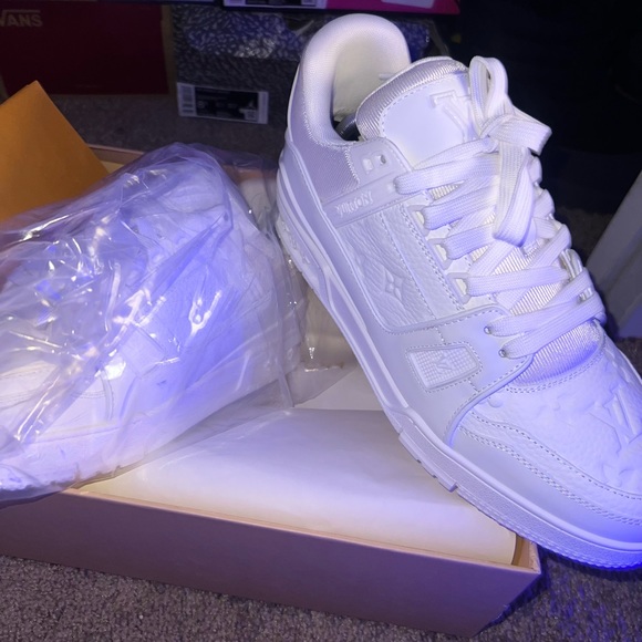 Louis Vuitton sneaker Sz 8.5 - Picture 4 of 7